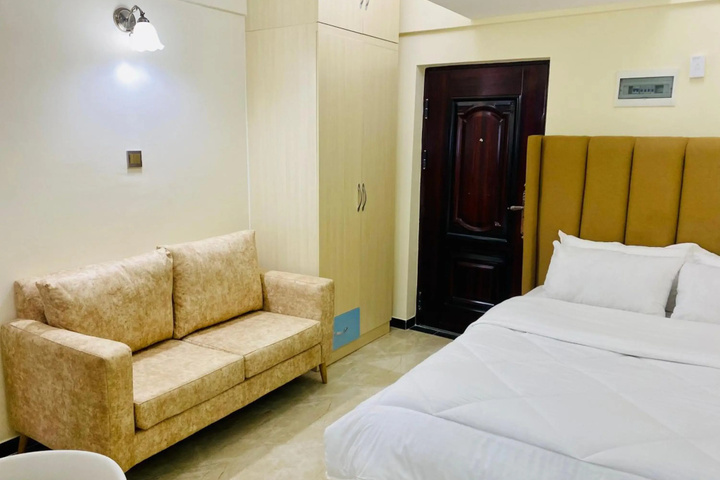 Room 4 of 13