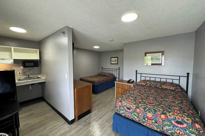 Room 4 of 14
