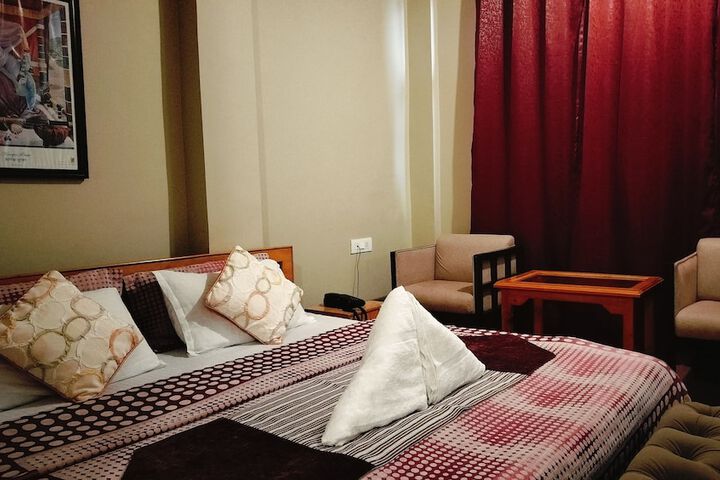 Room 6 of 32