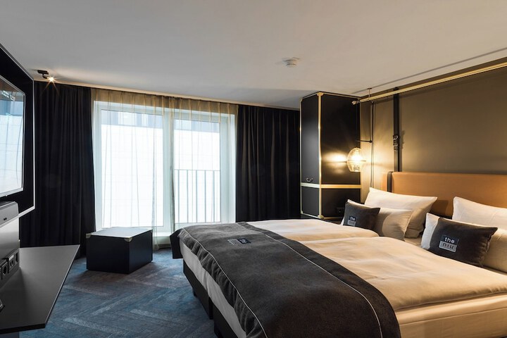 Room 8 of 48