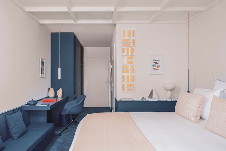 Room 27 of 103