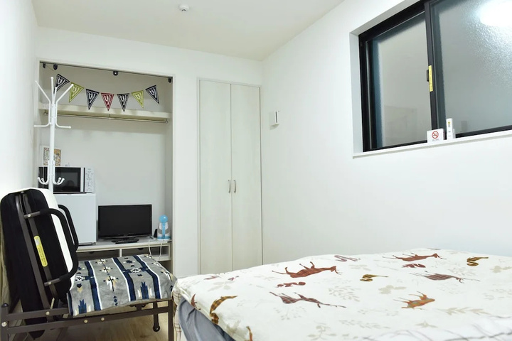 Room 4 of 11