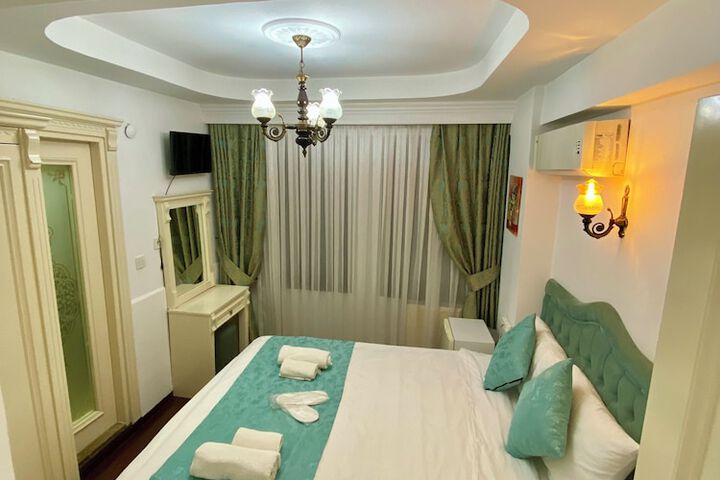 Room 6 of 17