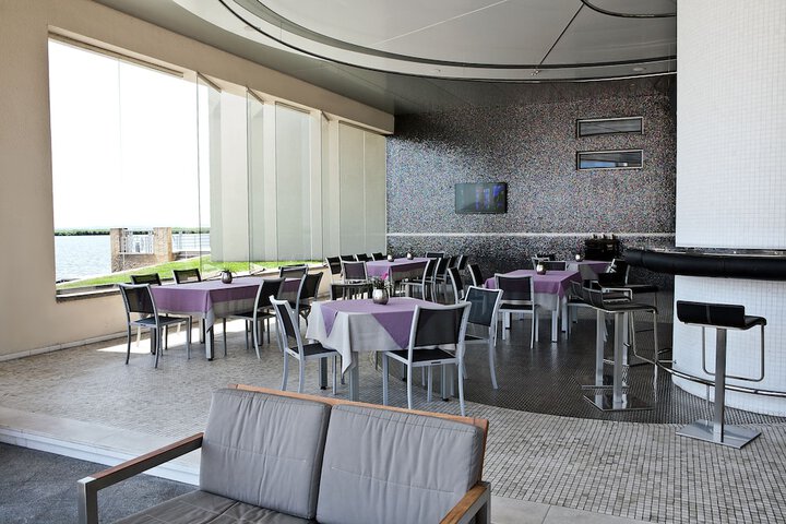 Lounge 39 of 55