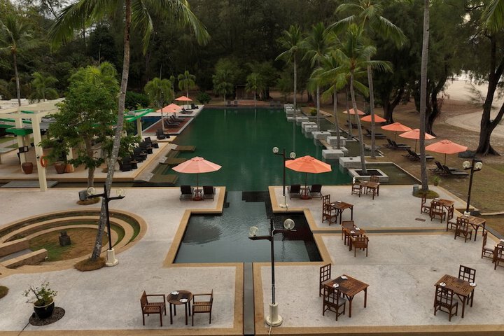 Pool 106 of 135
