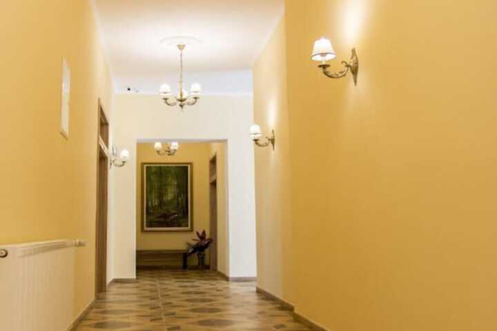 Room 8 of 11