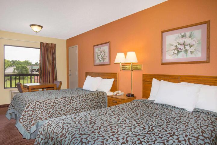2 Queen Beds
