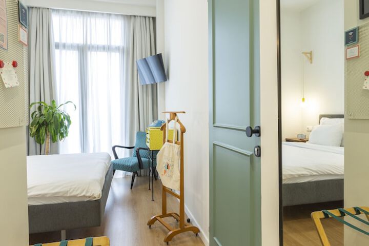 Room 40 of 143