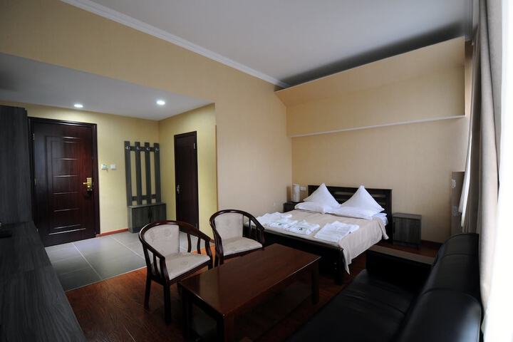 Room 8 of 9