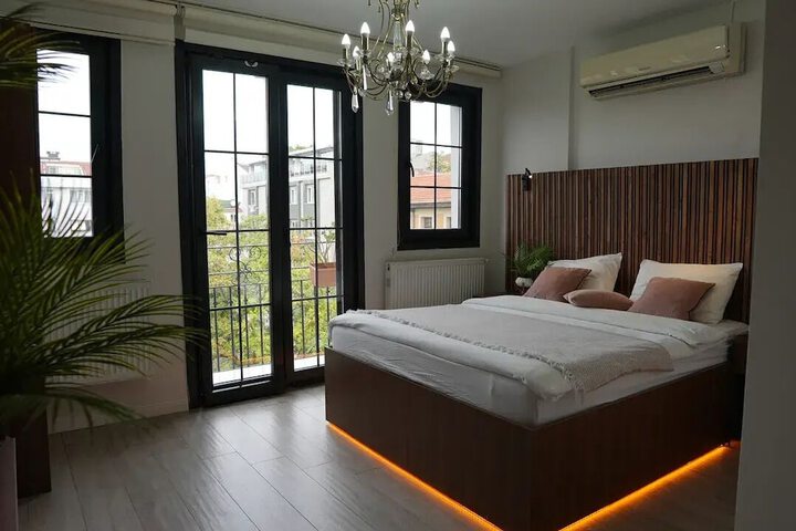 Room 7 of 12