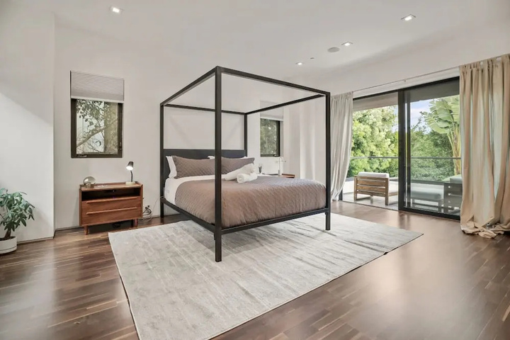 Room 5 of 27