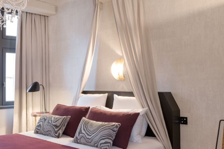 Room 5 of 285