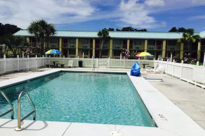Pool 12 of 20