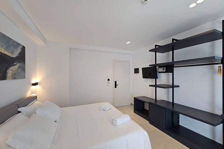 Room 2 of 11