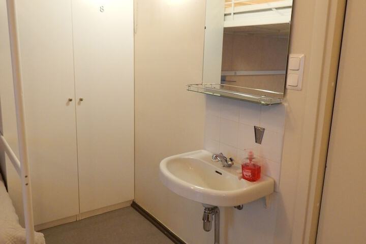 Room 43 of 86