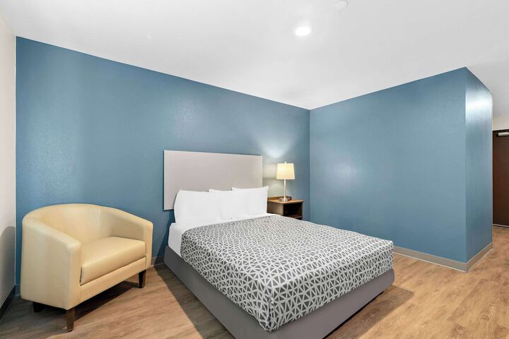 1 Queen Bed (22 of 32)