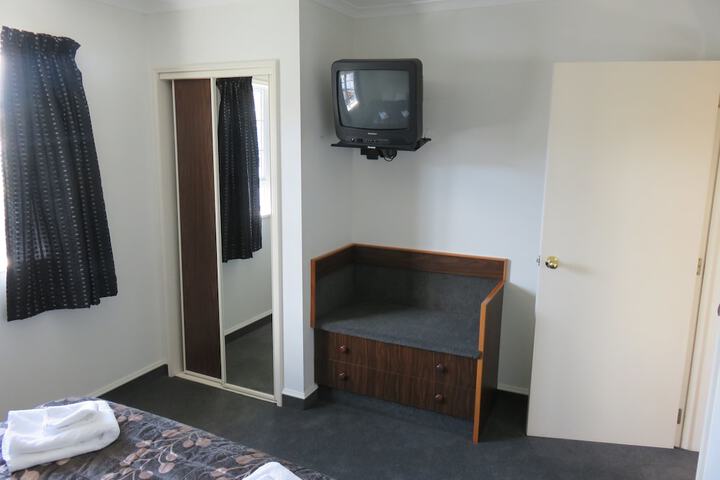 Room 35 of 141