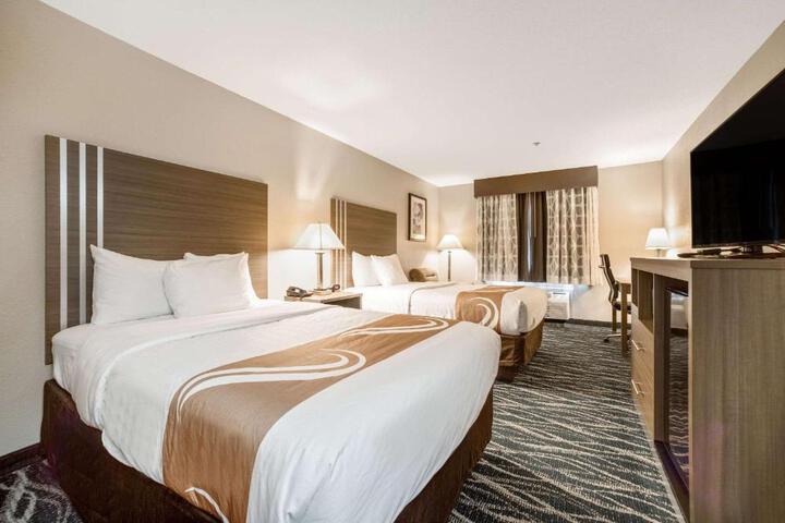2 Double Beds (4 of 6)