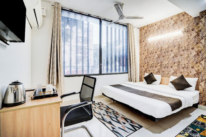 Room 5 of 11