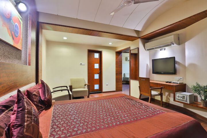 Room 9 of 48