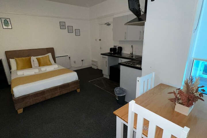 Room 5 of 112