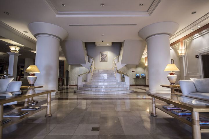 Entrance & Lobby