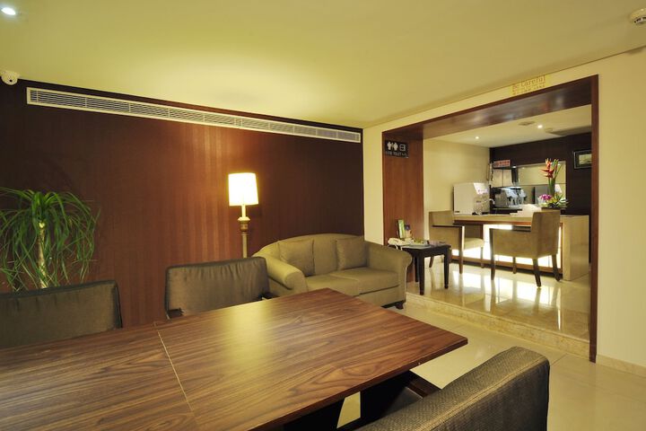 Business Center 55 of 60