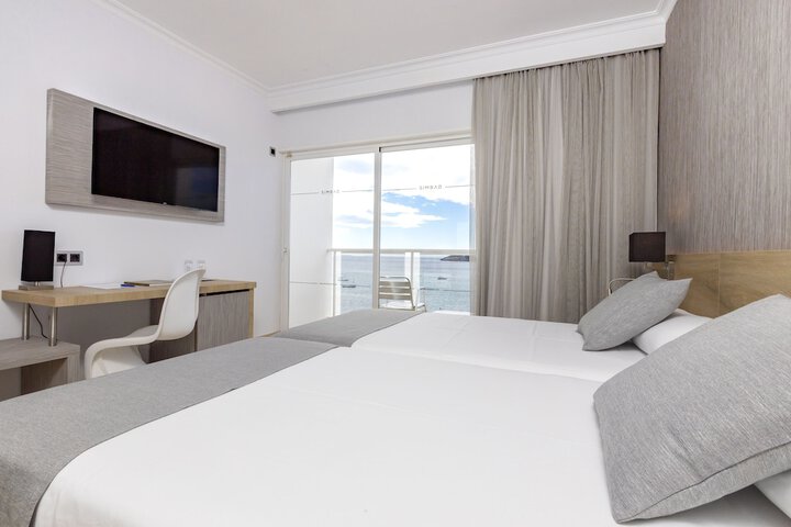 Room 10 of 84