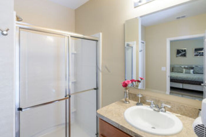 Room 38 of 687