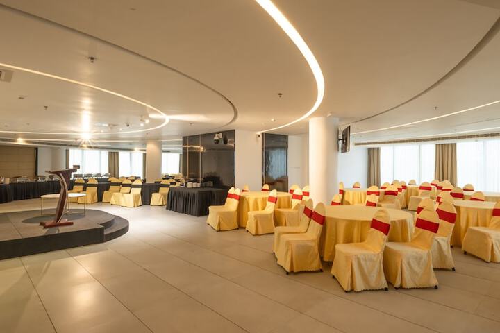 Business Center 58 of 67