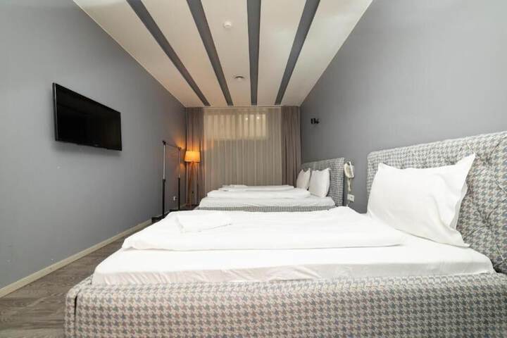 Room 6 of 27