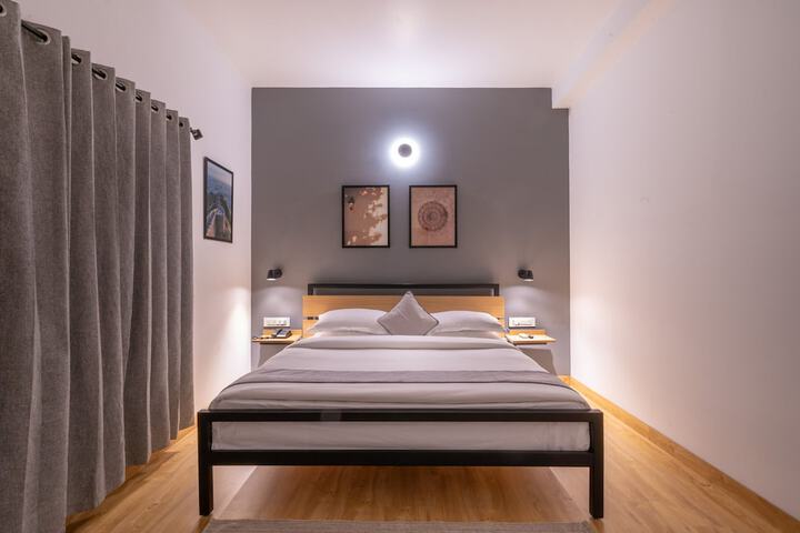 Room 7 of 25