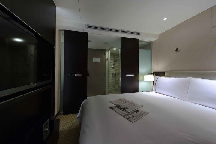 Room 8 of 41
