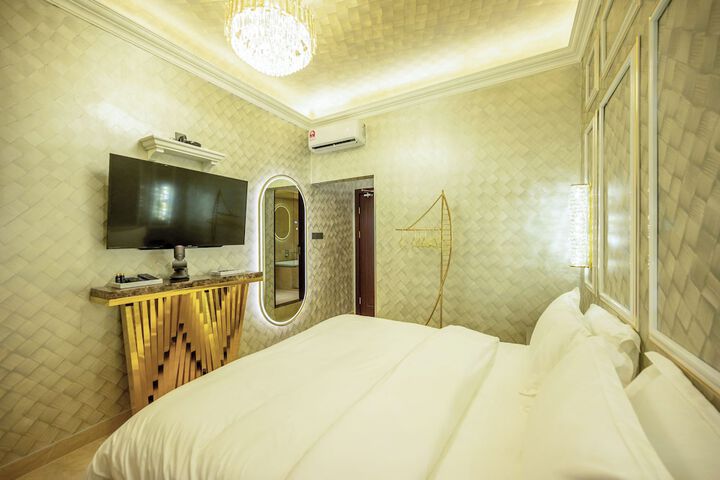 Room 46 of 285