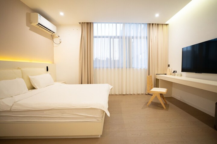 Room 38 of 49