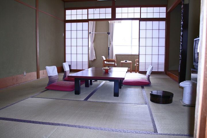 Room 3 of 23