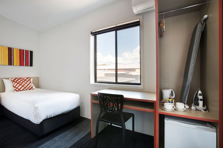 Room 6 of 38