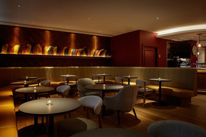 Lounge 118 of 177