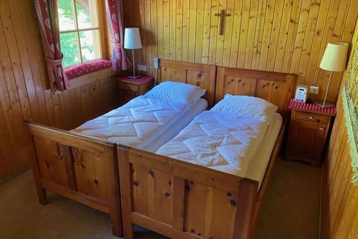 Room 15 of 117