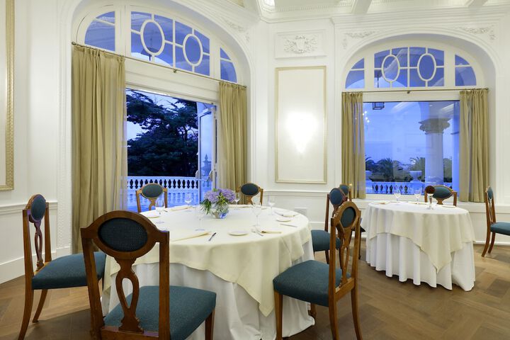 Dining 70 of 130