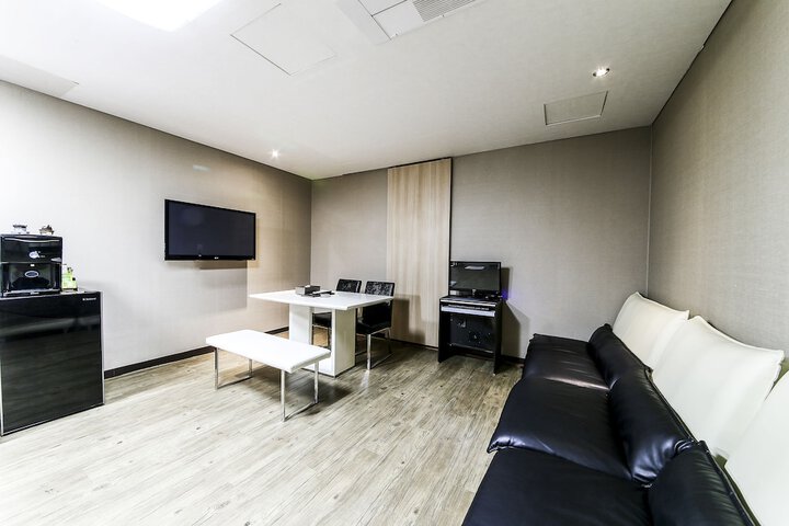 Room 35 of 95