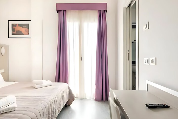 Room 9 of 29