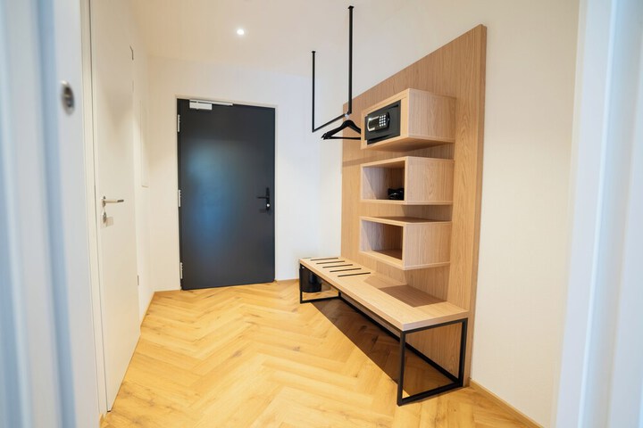 Room 10 of 19