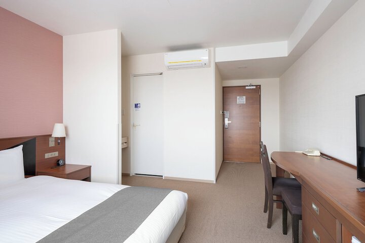 Room 7 of 74