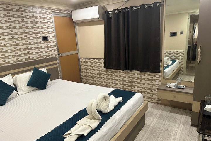 Room 11 of 18