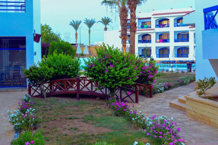 Hotel Exterior 31 of 31