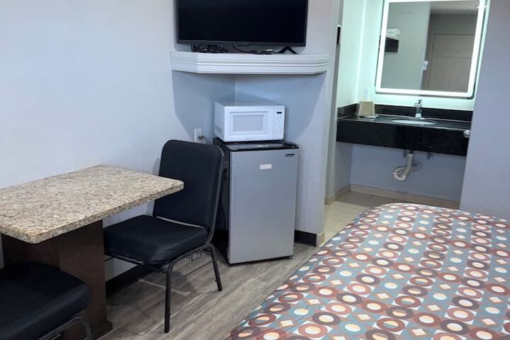 Room 11 of 22