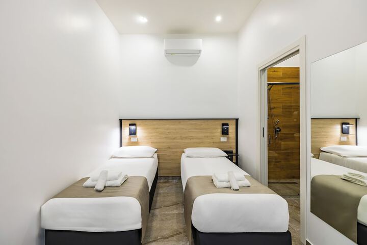 Room 7 of 26