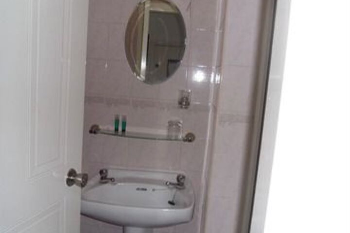 Room 3 of 16