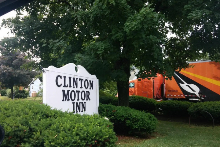 Exterior of CLINTON MOTOR INN